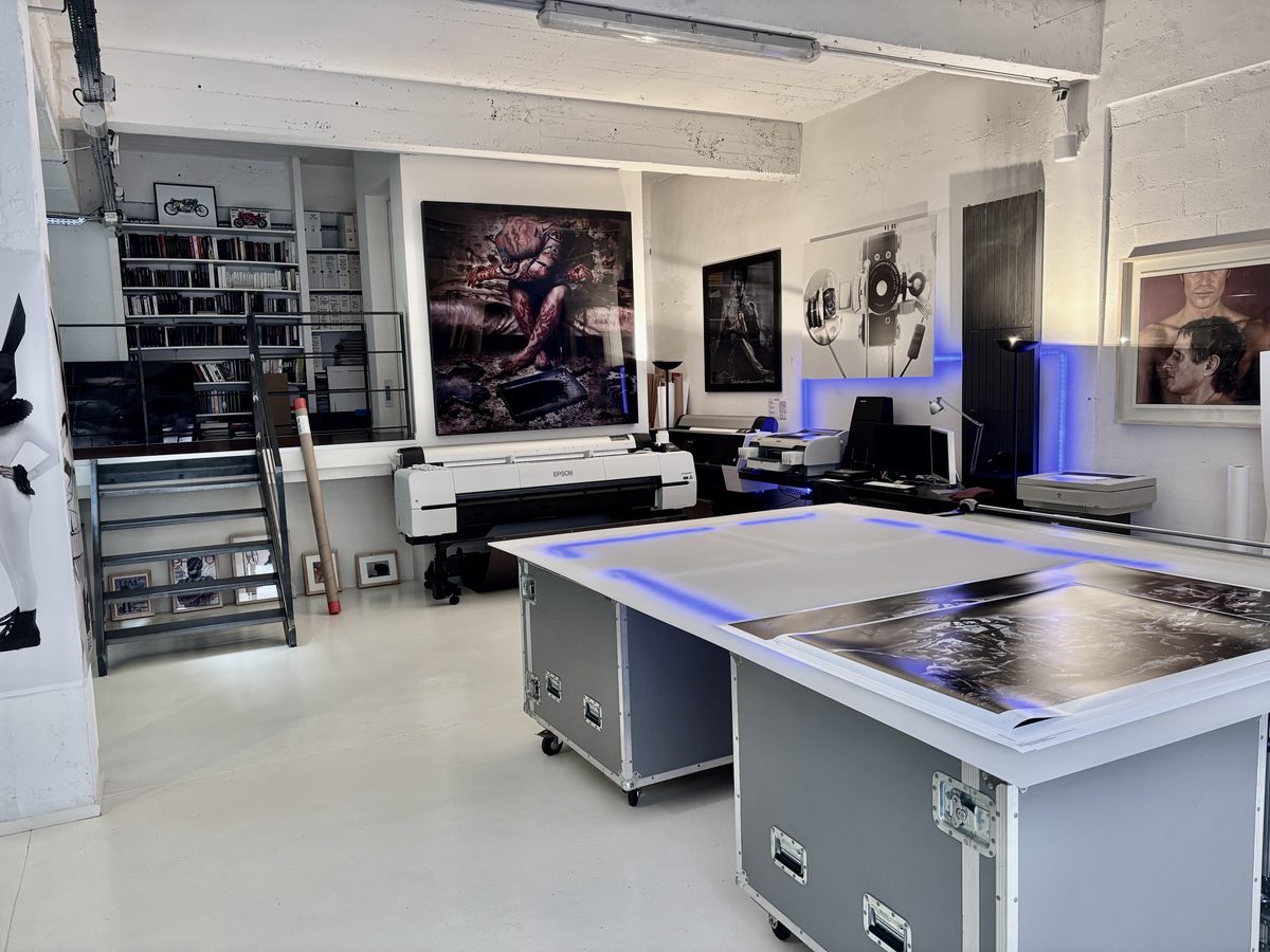 Fine Art Cube lab: Epson large-format printer and light table