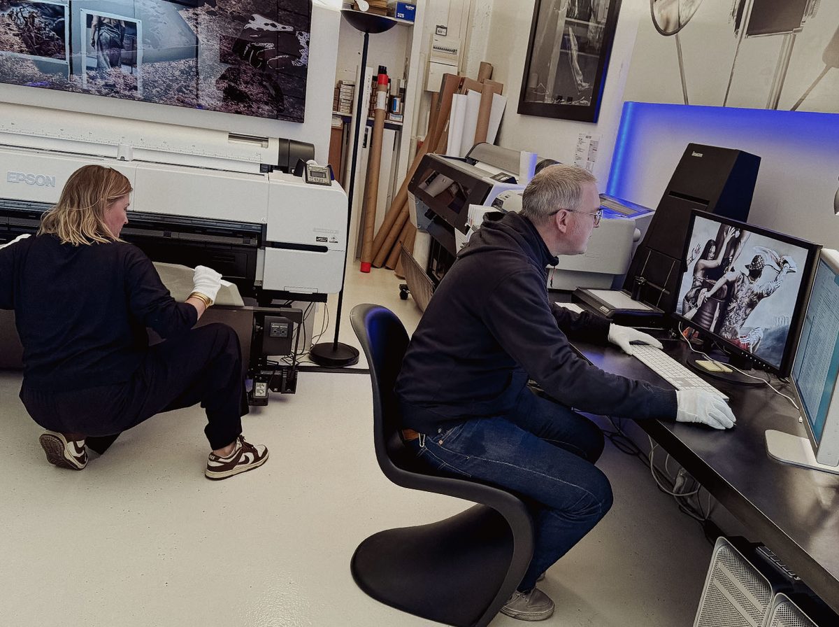 Large-format printing on 110–160 cm rolls